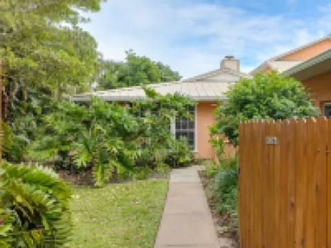 Luxury Beachside OASIS with Private Pool - Steps to private beach & restaurants Hotels in Melbourne Beach
