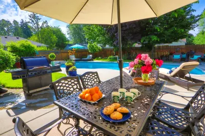 HEATED Pool & Hot Tub in a Quiet Neighborhood- Walk to Town- Dog Friendly