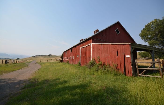 Spacious Farm House on the working historic Story Ranch, private river access