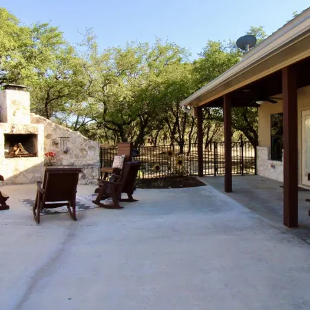 Beautiful 5/5.5 Home on 5 Acres w/Private Pool. River Access 2 m. Away