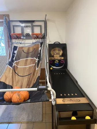 4 B.R. Ski Chalet: Minutes to Slopes