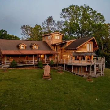 Perfect for Family Reunions/Retreats Summer Days Open-June 4-9, July5-9, August