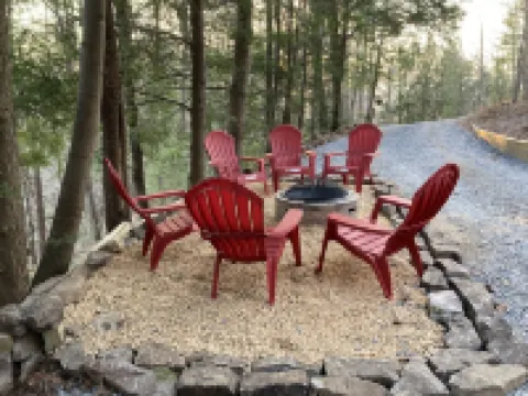 Great Mountain Views, Family Friendly, Hot tub, 5 miles to Downtown Blue Ridge