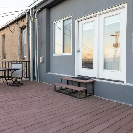 The Loft on Main. Cozy 2-bedroom apartment in Chelsea with all the amenities.