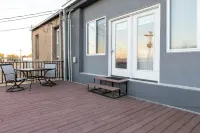 The Loft on Main. Cozy 2-bedroom apartment in Chelsea with all the amenities.