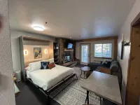 Cozy 1BD/2BA Condo - Steps from Ski Lifts, Hot Tub