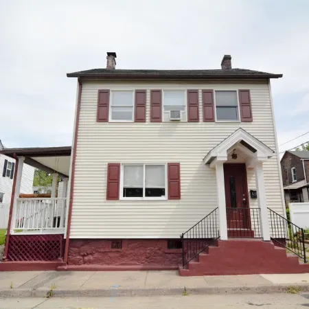 Excellent Location, Family & Pet Friendly, Walk to Main St, Close to Everything