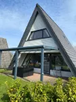 Vacation home close to the beach with patio cover; fiberglass; garden; parking at the house