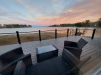 10 Mile View on Lake Murray, SC, Putting Green, Hot Tub, Lake Edge Fire Pit - 4-Star
