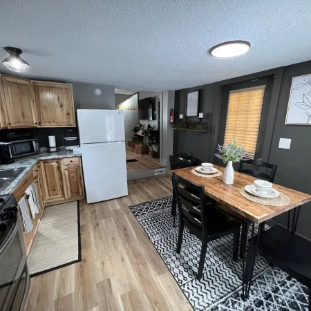 Small private home walking distance to Suny Potsdam/Clarkson!