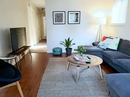 Lovely Single Story 4 bedroom Home Near Downtown Royal Oak!