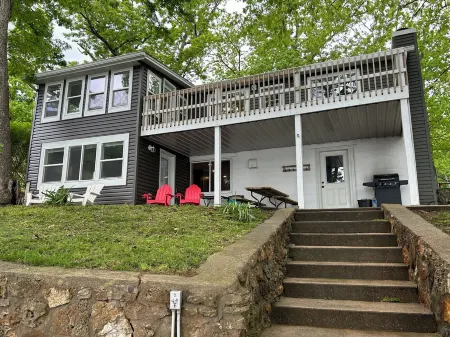 LIKE NEW! Private Lake House in a beautiful wide cove! 5 1/2 MM Gravois Arm