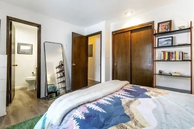 3BD/3BA at Beaver Creek West w/ Private Skier Shuttle + Hot Tubs! Sleeps 7