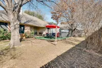 Big 4 Bdrm 2 Bath, Private 15' Swim Spa, Hot Tub, Fenced Private Yard, Big Trees - อ่างจากุชชี่