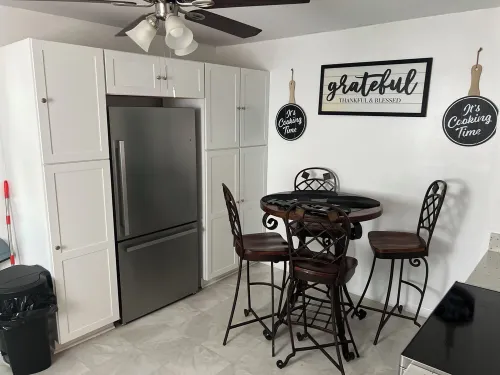 Charming 3-bedroom house in beautiful Jacksonville With WiFI & workspace.