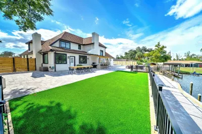 The Sage House: Luxury on the Canal w/ Pool, Jacuzzi, Private Dock, Sleeps 12 Hotels near Parker United Methodist Church
