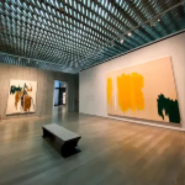 Chic Apt w/parking - Walk to Capitol, Convention Center, museums & shops!