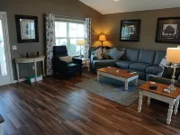 Beautifully Renovated k2B/2B  home The Villages Florida w/gas golf cart included