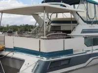A VERY NICE 43'  YACHT WITH LONG RIVER VIEWS AND ONSITE RIVERSIDE DINING