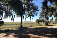 Waterfront coastal cottage charm in delightful Port Royal