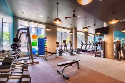 Apt 1-Bedroom FREE Parking in Downtown Houston with AC, WiFi, fitness room