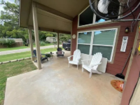 Weclome to Knot Shore  on Lake Texoma with boat parking