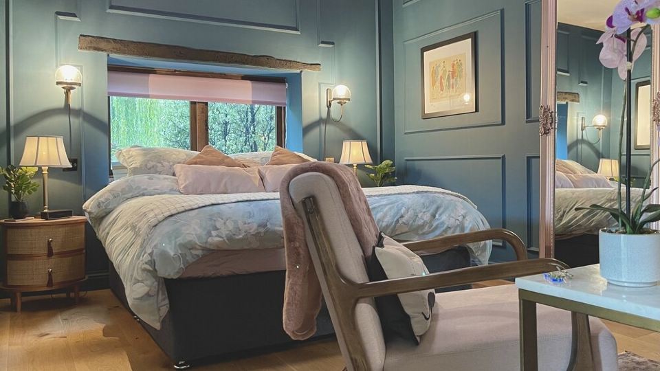 BLUE ROOM Barn Stays