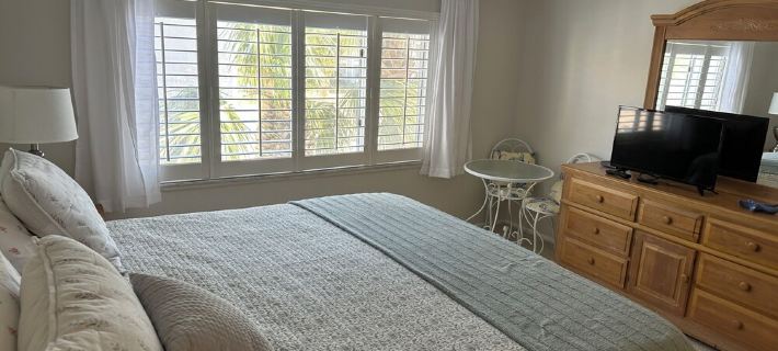 Best Beach view condo 2 story 2br 1.5ba views of ocean,pool & intercoastal. Hotels in Crescent Beach