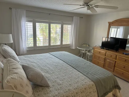 Best Beach view condo 2 story 2br 1.5ba views of ocean,pool & intercoastal. - 2-Star
