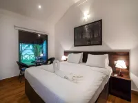 Shangri-La Jungle Village Resort Hotels near Rocks