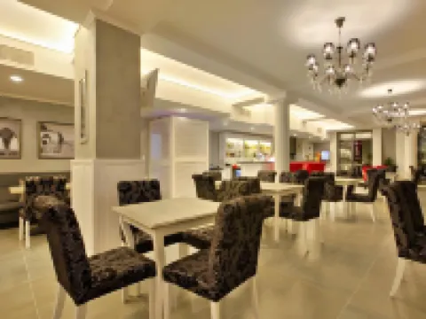 White Rock Castle Suite Hotel & Spa