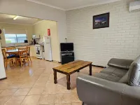 Tranquil retreat on Middleton Road, mid-way between the city and the sea!