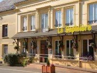 Logis Hôtel-Restaurant la Sapinière - 駐車場