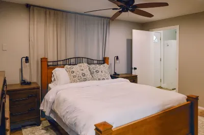 Mango Tree Cottage on a bike trail Hotels near DSW Designer Shoe Warehouse