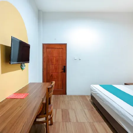 Sans Hotel Salmas Mojokerto