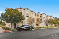 5 minutes from six flags , close to shopping center 2 beds 2 bath private