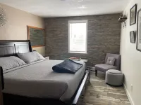 Directly across from the Old Jail, historical & surreal, ground floor 2 bedroom