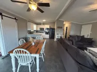 Relaxing lake home on Lake Hamilton.
