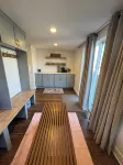 Stunning Modern & Spacious Sleeps 16 in Forest Park