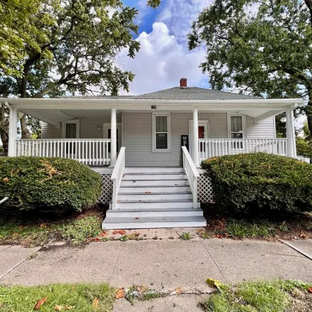 Cozy Bungalow - Close to Campus + Nespresso Coffee Maker!