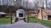 Mountain Silotude 1 bedroom, 1 bath, fire pit, game room & hot tub Sleeps 4 Hotels near Honeysuckle Rose Boutique