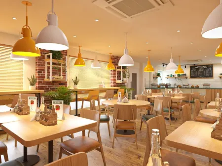 Bloom Hotel Saki Vihar Powai Отели рядом с достопримечательностью «Индиан Институт оф Текнолоджи Бомбей»