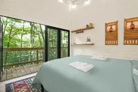 Blue Ridge Parkway / Off-Grid Cabin / Glamping / Turkey Hop Cabin