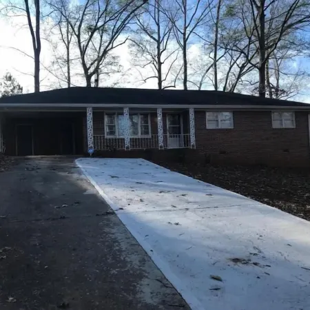 Entire house with 3 bedroom/1.5 bath