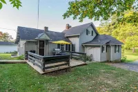 Charming 3-bedroom cottage with WiFi and AC in Hot Springs - Homestays