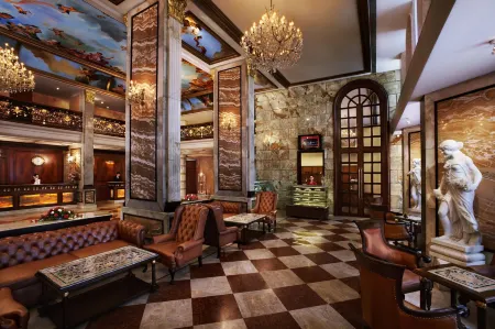 Hotel the Royal Plaza Отели рядом с достопримечательностью «Суоми Вивекананд Гарден»