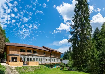 Chambres d'Hôtes Sanskriti Hotels in Cluses