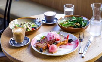 Heart of the City Minutes from Macleay Street