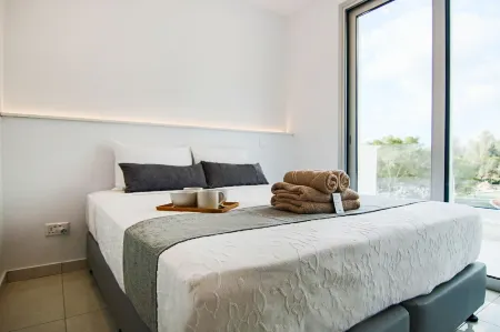 Phaedrus Living: Seaside Executive Flat Harbour 205 Отели в г. Пафос