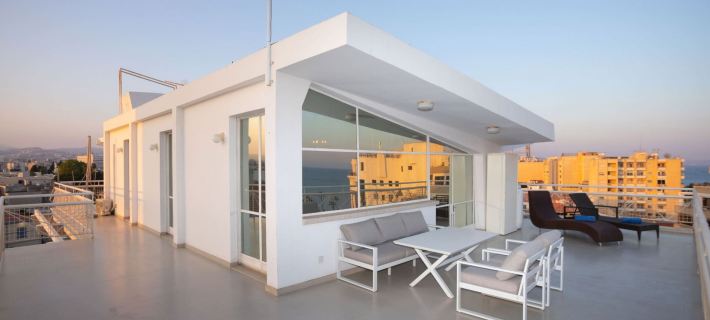 1-80 Collection Penthouse by TrulyCyprus Hotele w: Limassol
